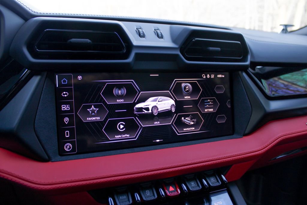 Used 2025 Lamborghini Urus SE image 16