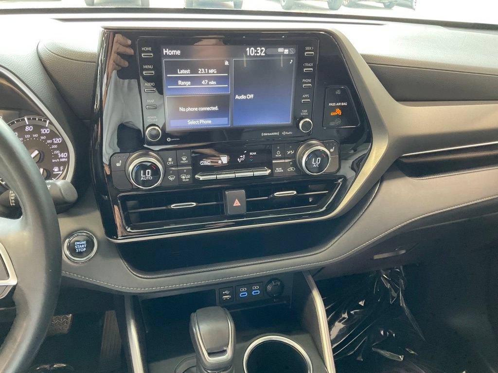 Used 2022 Toyota Highlander XLE AWD/4WD image 15