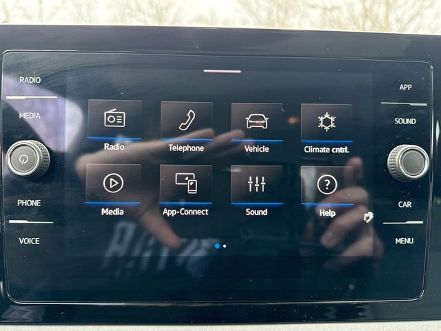 Certified 2025 Volkswagen Jetta SE w/ Sunroof Package image 18