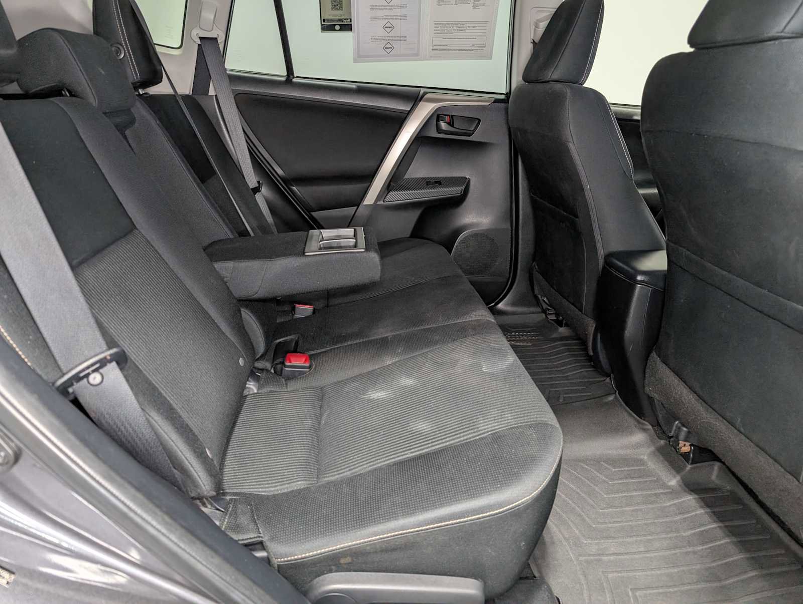 Used 2013 Toyota RAV4 XLE image 40