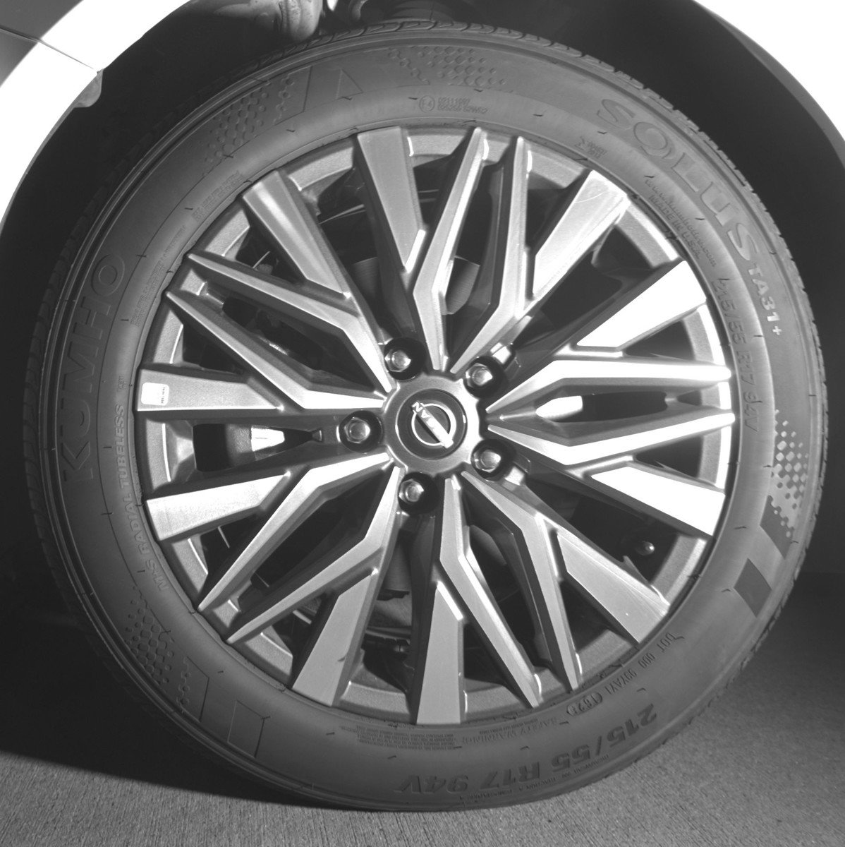 Used 2025 Nissan Altima 2.5 SV FWD image 12