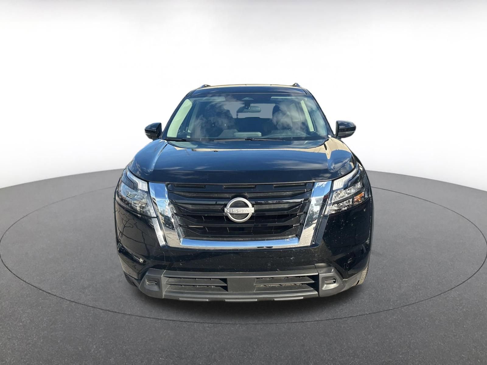 Used 2025 Nissan Pathfinder SV image 6