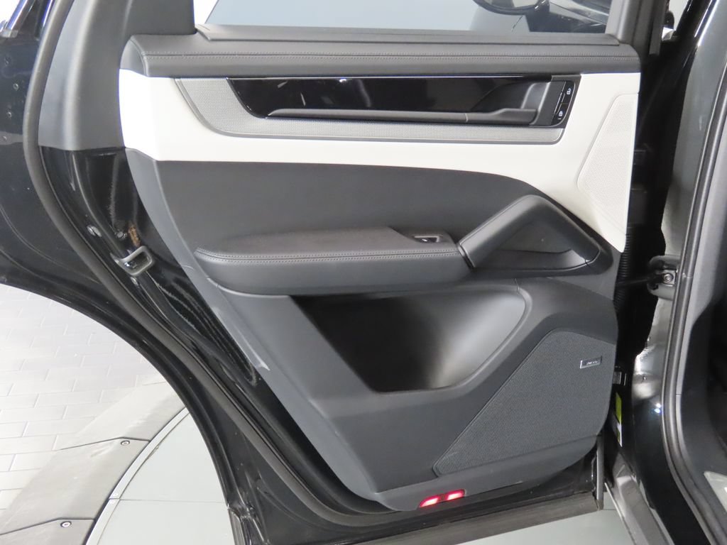 Certified 2026 Porsche Cayenne E-Hybrid AWD/4WD image 48