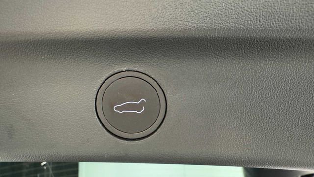 Used 2024 Tesla Model Y Long Range AWD/4WD image 34