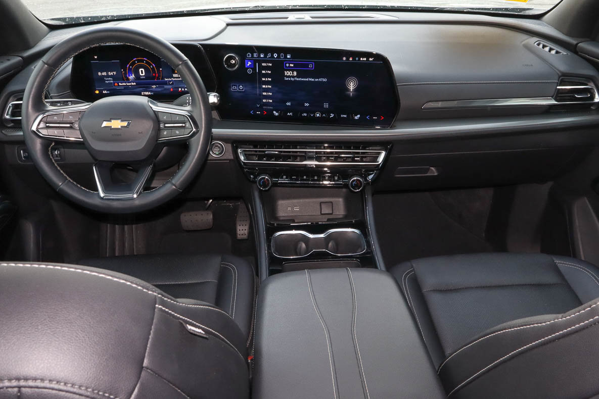 Used 2025 Chevrolet Traverse LT FWD image 11