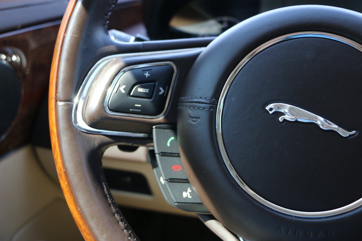 Used 2018 Jaguar XJ Supercharged RWD image 21
