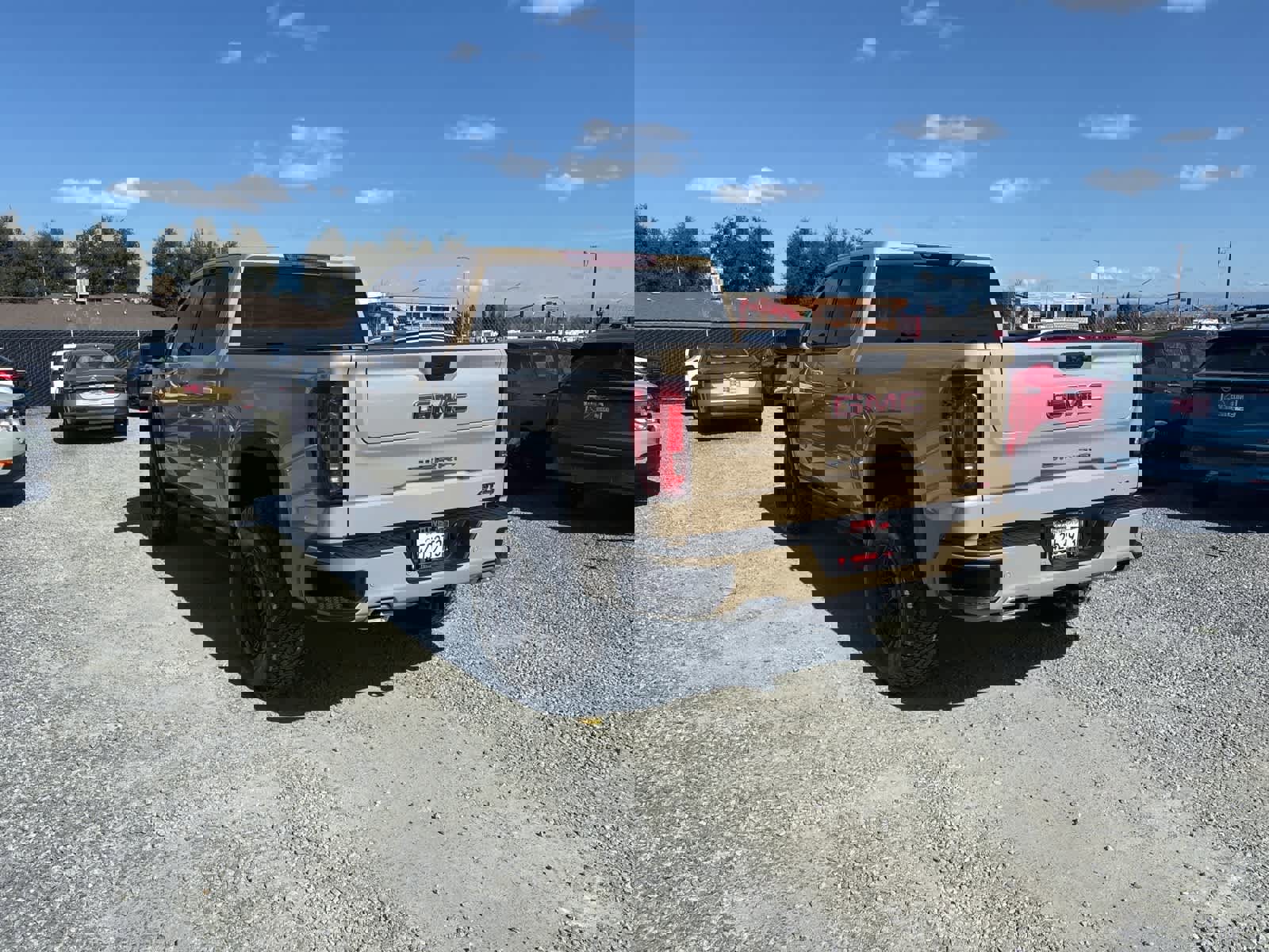 Used 2023 GMC Sierra 1500 AT4 image 2