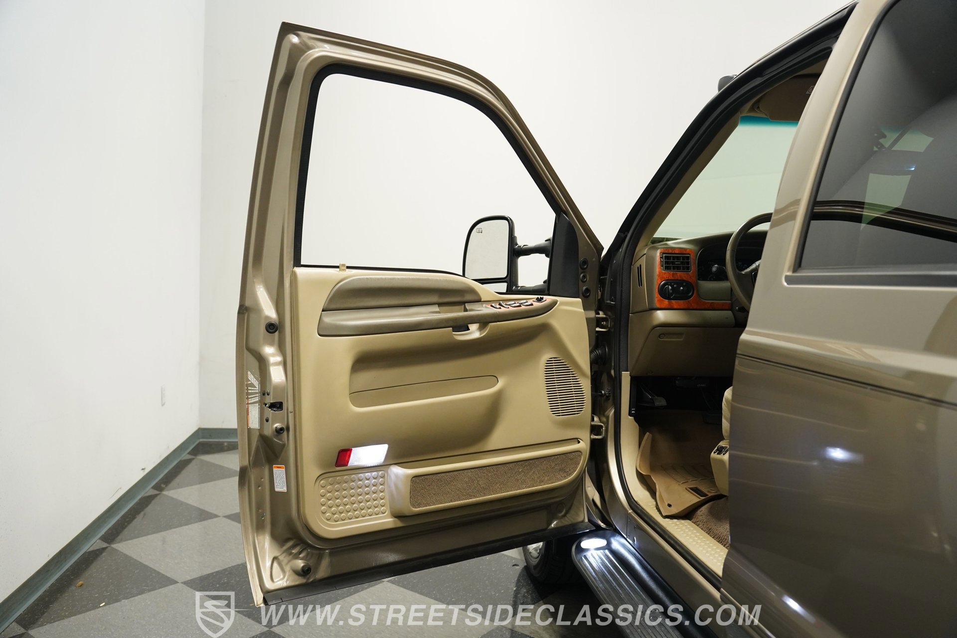 Used 2000 Ford Excursion XLT image 35