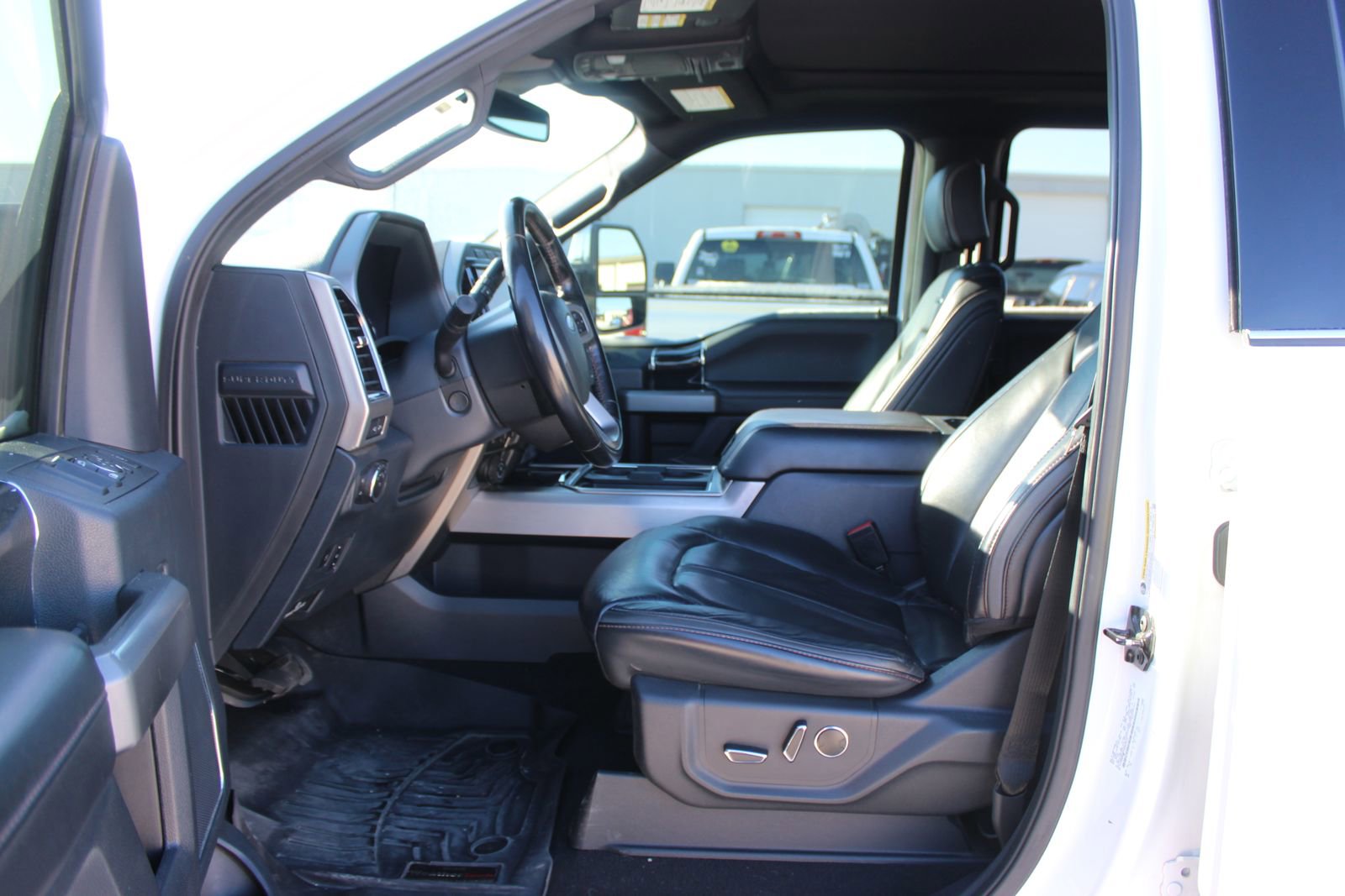 Used 2022 Ford F250 Platinum w/ Tremor Off-Road Package image 9