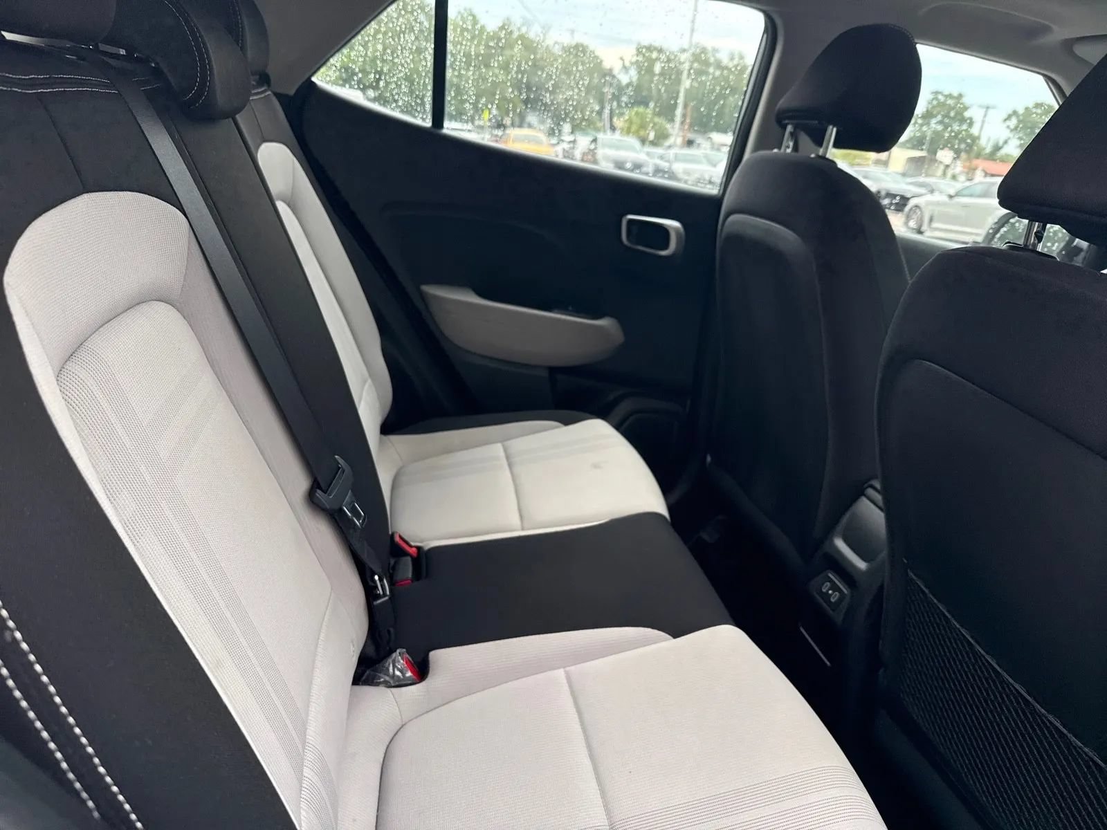 Used 2024 Hyundai Venue SEL FWD image 15