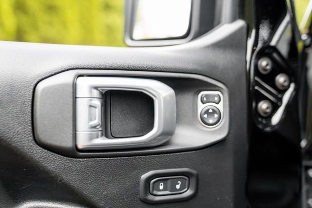 Used 2022 Jeep Gladiator Rubicon w/ LED Lighting Group AWD/4WD image 52