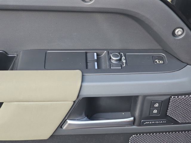 Used 2021 Land Rover Defender 90 X-Dynamic S image 29