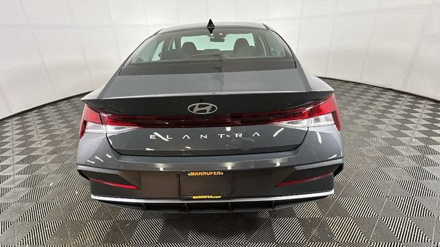 Used 2024 Hyundai Elantra SEL FWD image 3