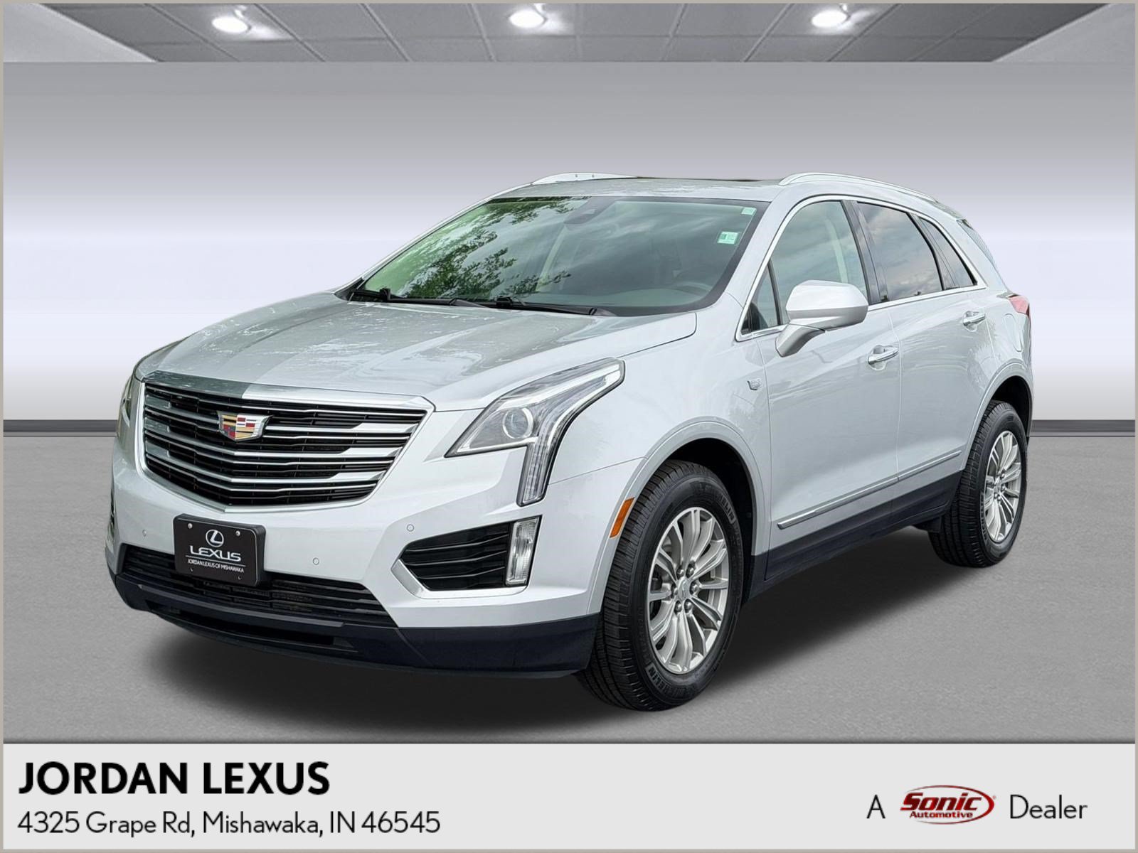 Used 2018 Cadillac XT5 Luxury w/ Driver Awareness Package AWD/4WD image 1