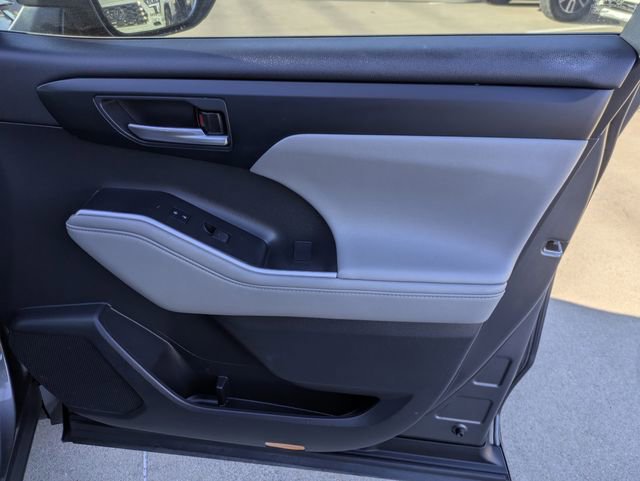 Used 2023 Toyota Highlander XLE image 35