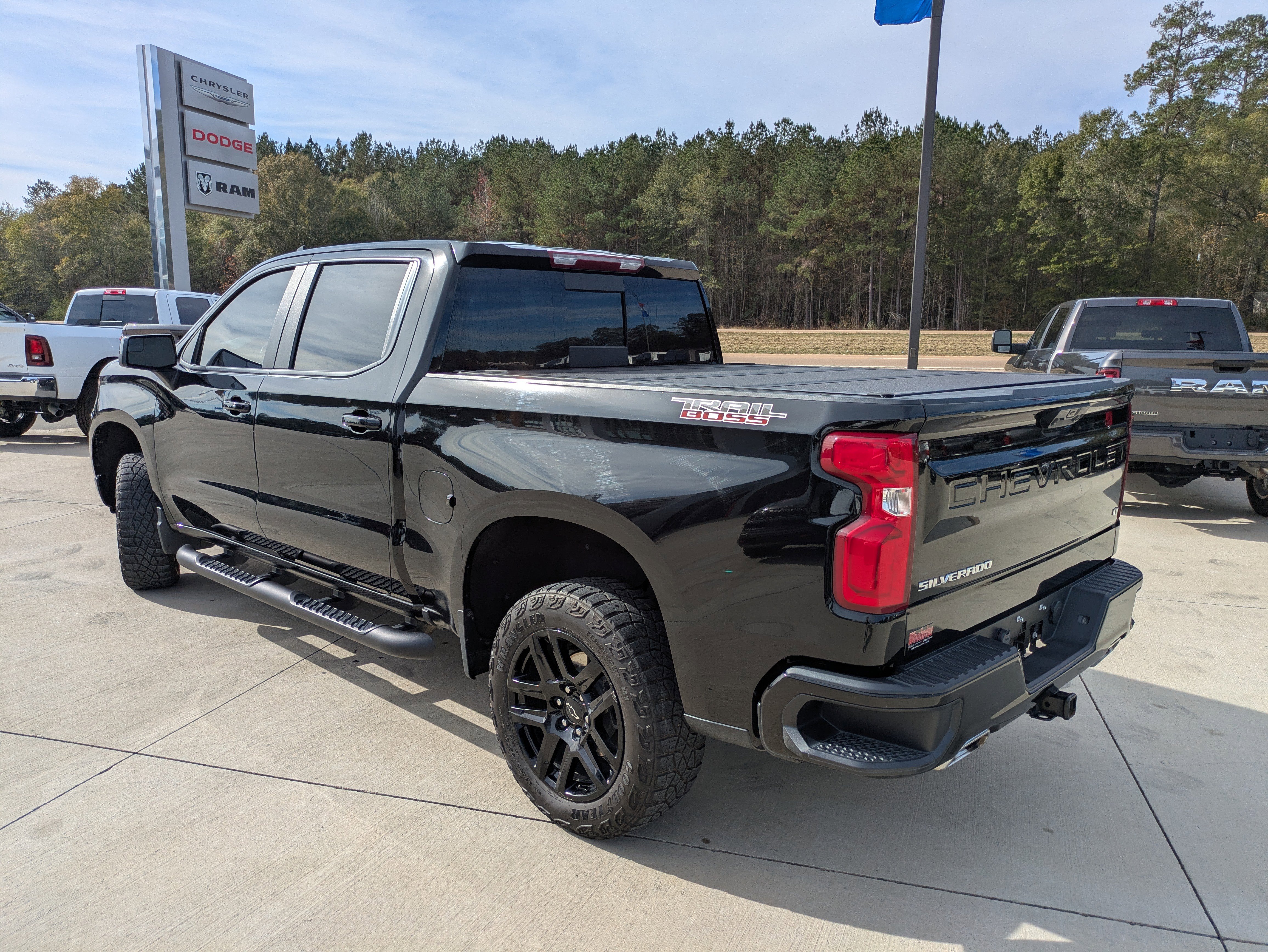 Used 2024 Chevrolet Silverado 1500 LT Trail Boss w/ Convenience Package II image 6