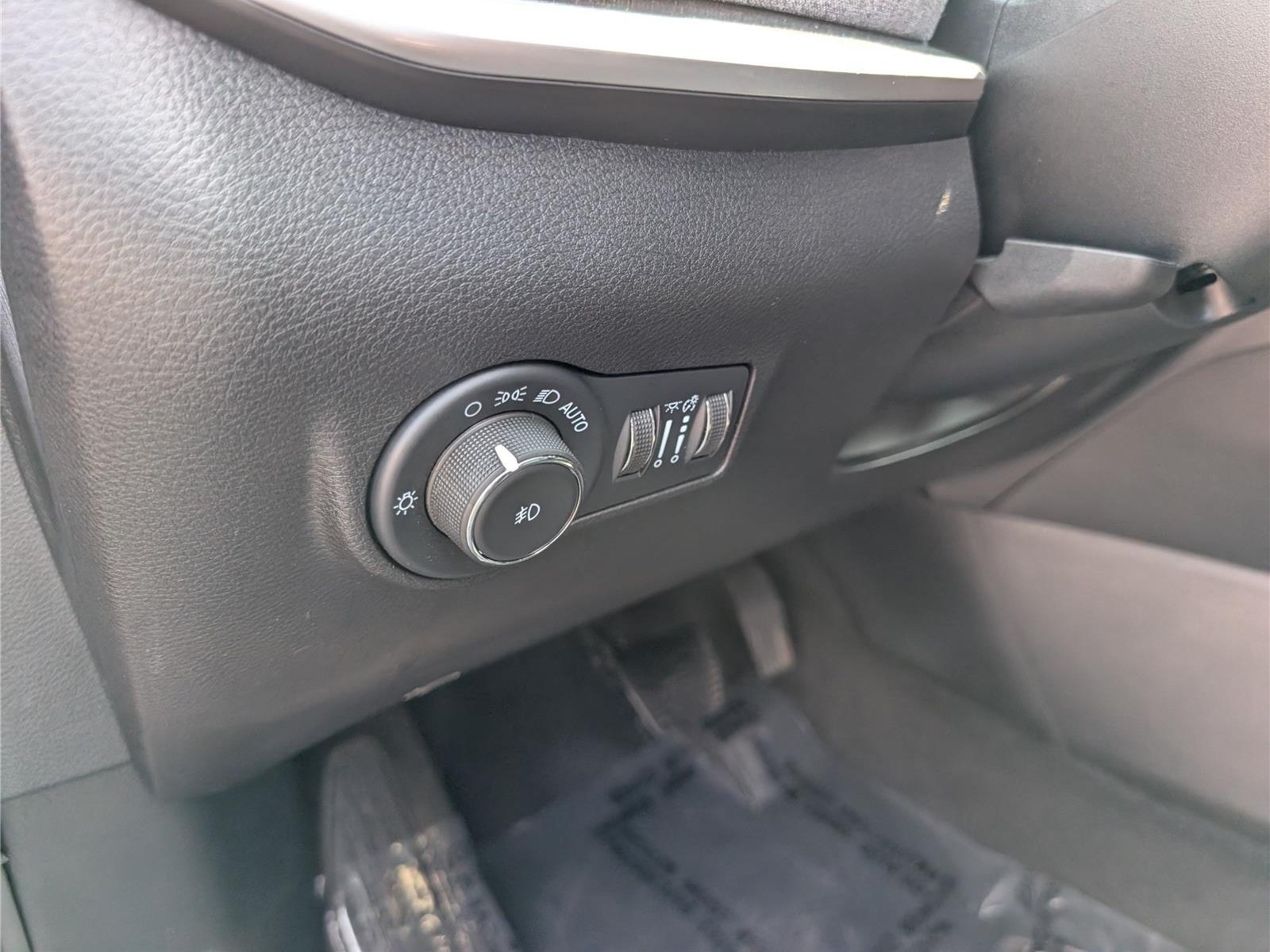Used 2022 Jeep Compass Latitude w/ Sun and Sound Group AWD/4WD image 23