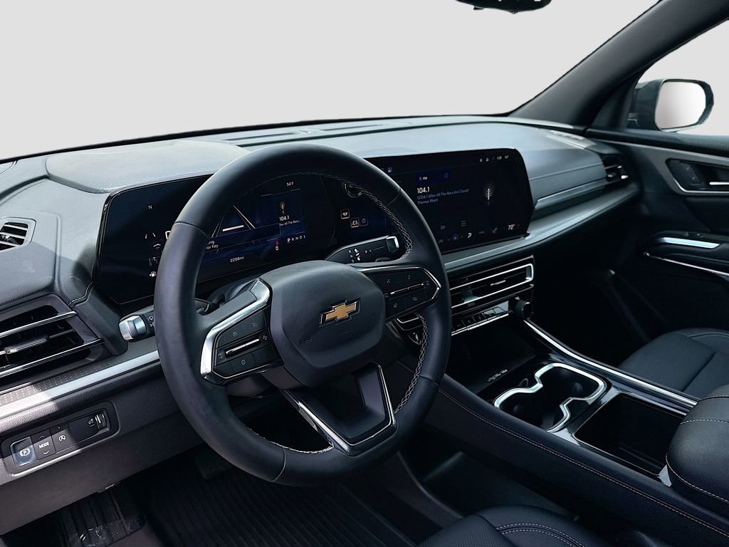 Used 2026 Chevrolet Traverse LT w/ Driver Confidence Package image 7