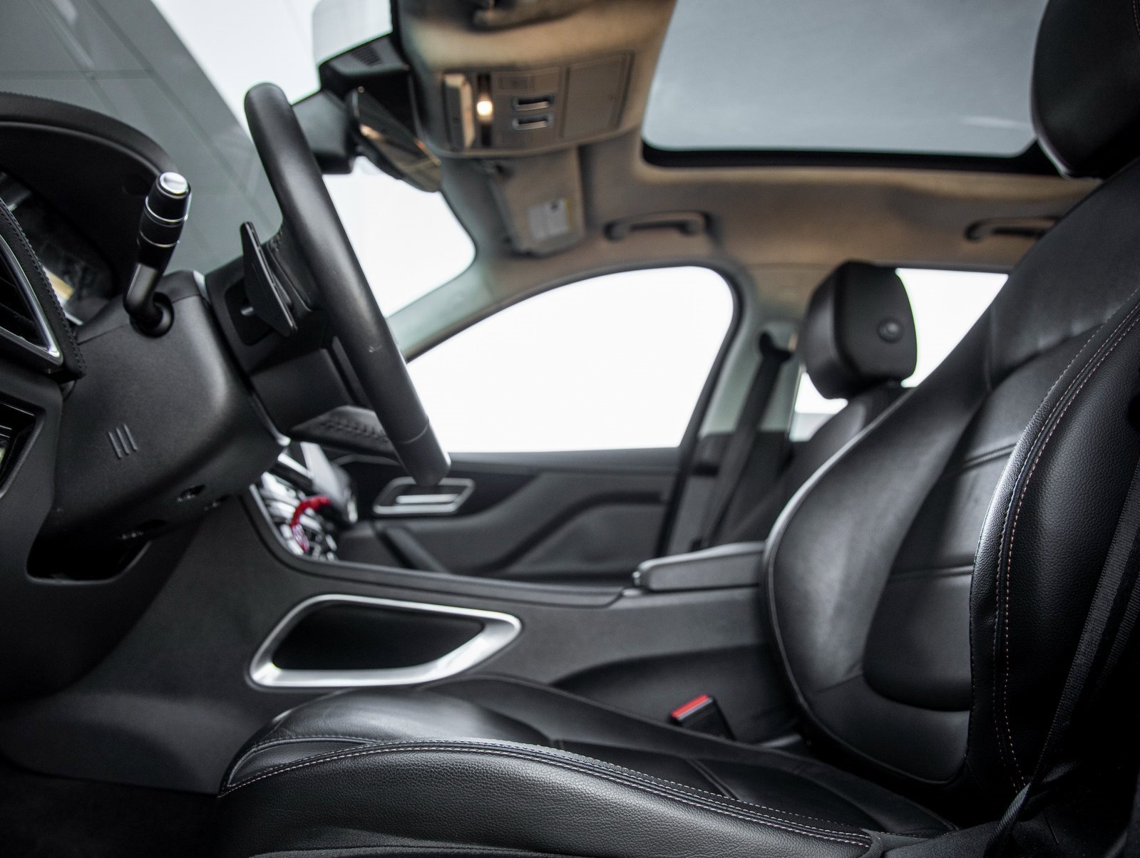 Used 2019 Jaguar F-PACE Prestige image 19