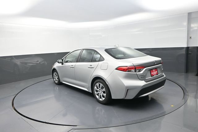 Used 2022 Toyota Corolla LE FWD image 52
