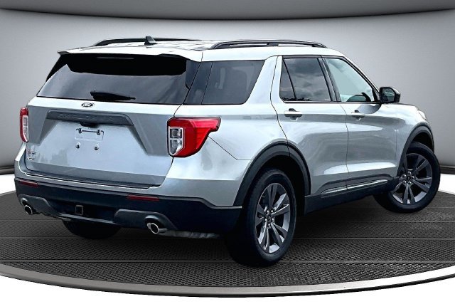 Used 2023 Ford Explorer XLT w/ Equipment Group 202A AWD/4WD image 6