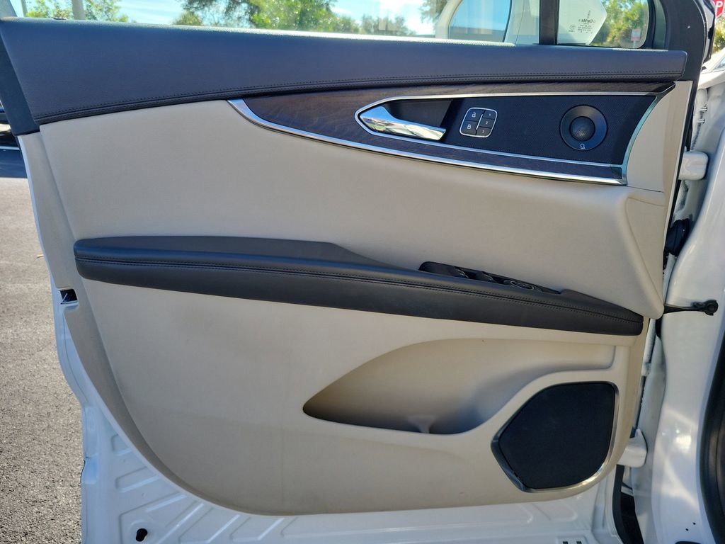 Used 2019 Lincoln Nautilus Reserve image 17