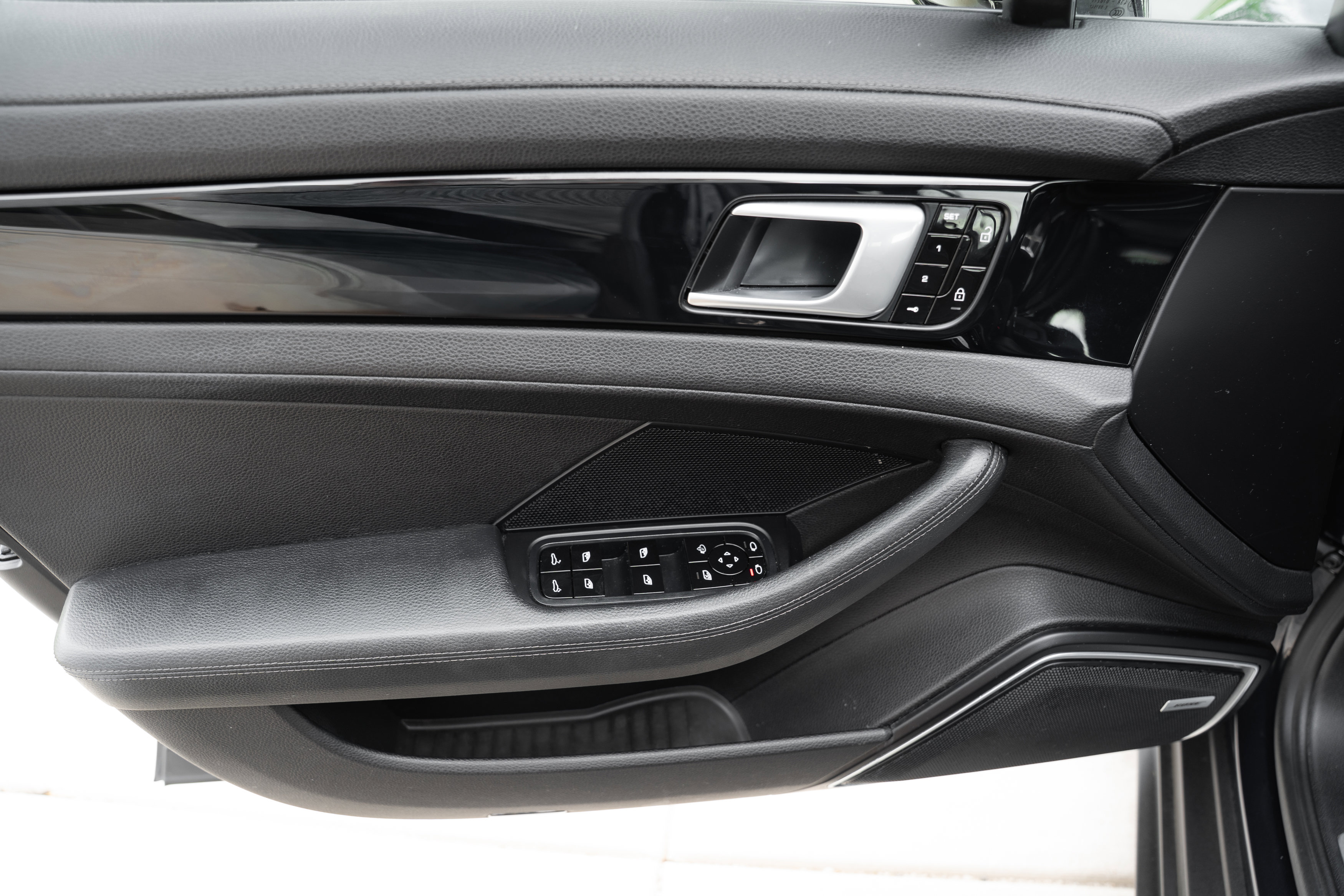 Used 2021 Porsche Panamera 4 AWD/4WD image 19