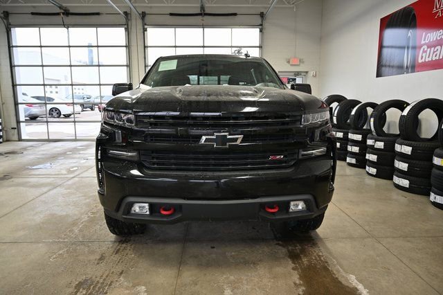 Used 2020 Chevrolet Silverado 1500 LT Trail Boss w/ Midnight Edition image 2
