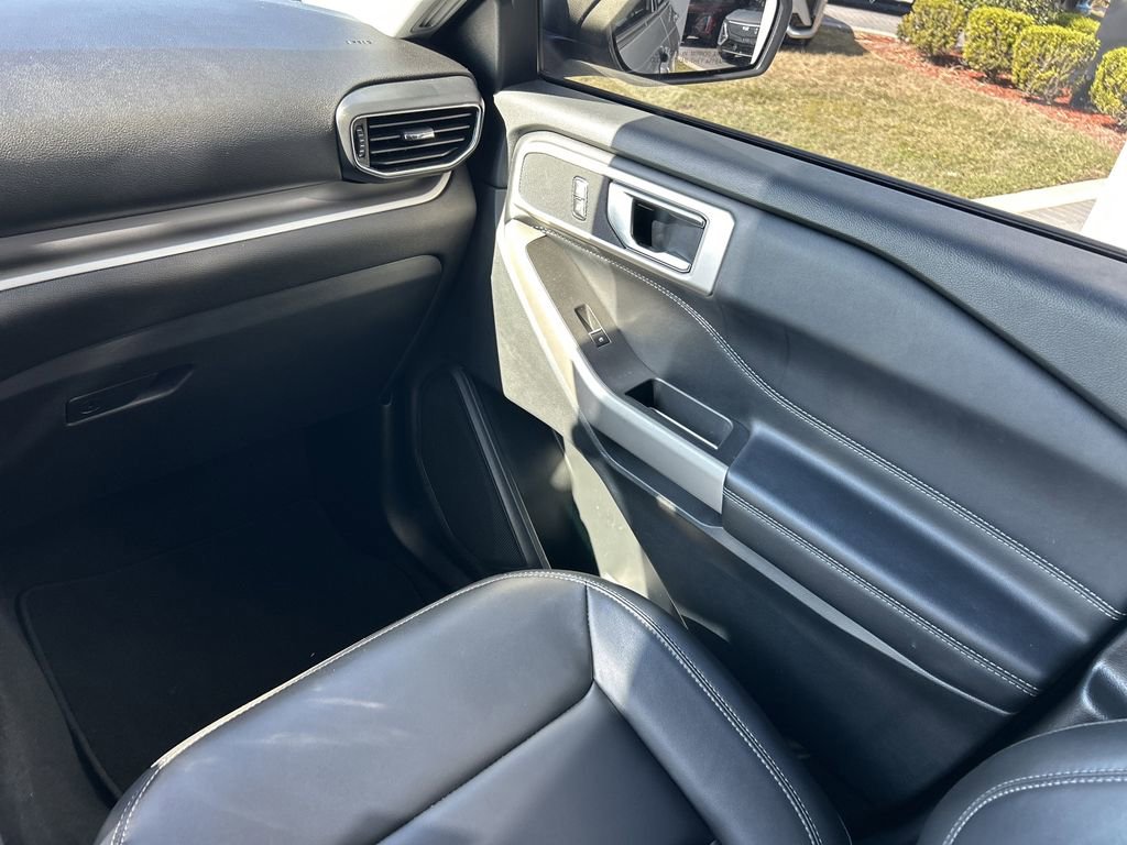 Used 2022 Ford Explorer XLT w/ Equipment Group 202A image 15
