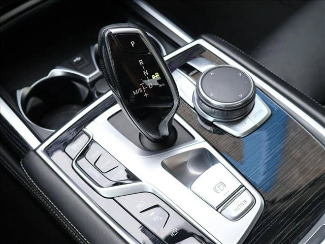 Used 2020 BMW 745e xDrive AWD/4WD image 18