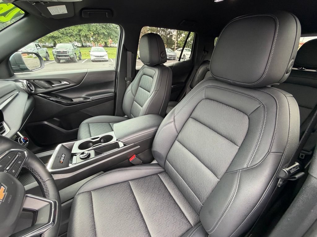 Used 2026 Chevrolet Equinox LT w/ Convenience Package II FWD image 7
