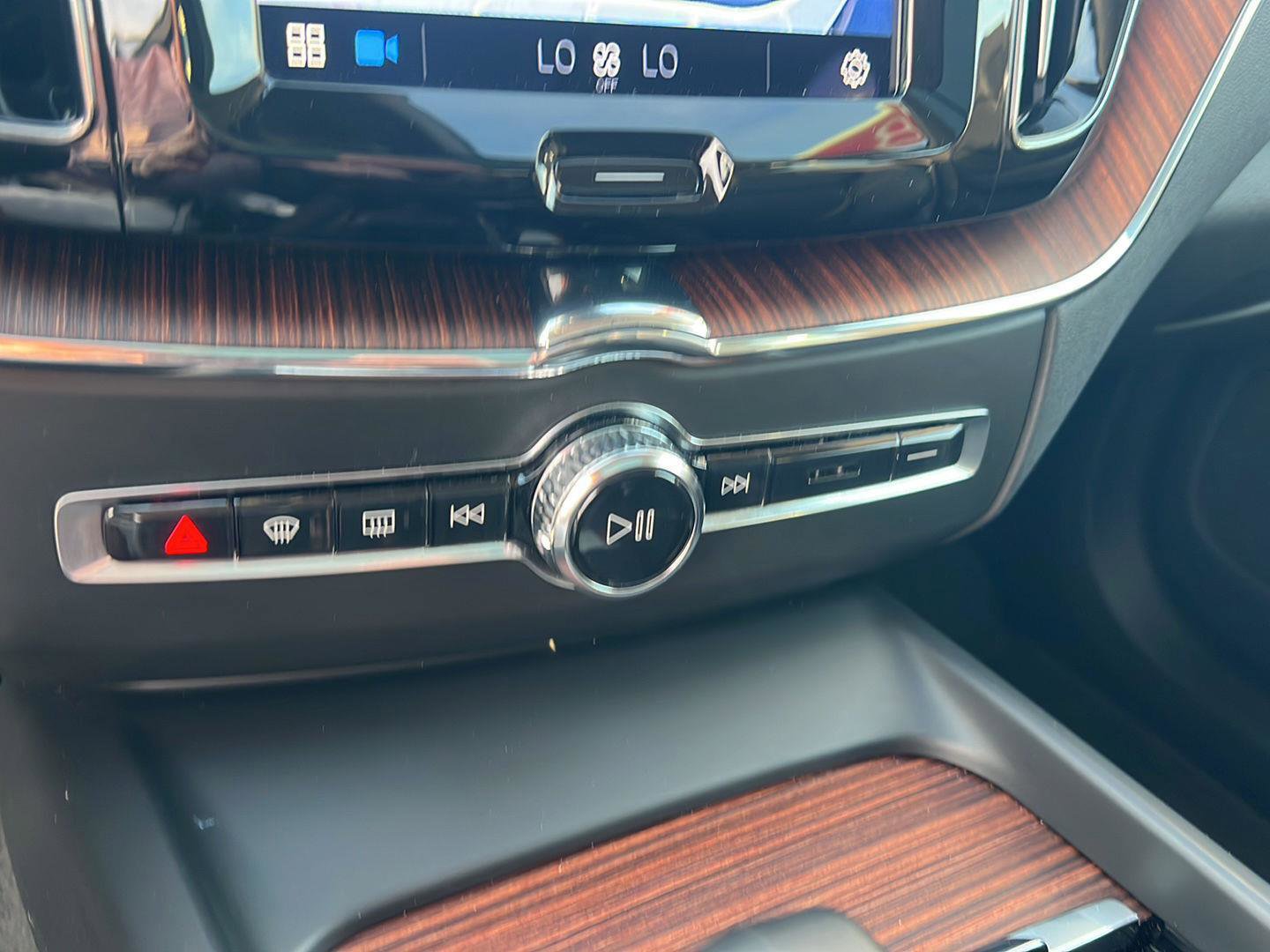 Used 2023 Volvo XC60 B5 Plus w/ Protection Package Premier image 27