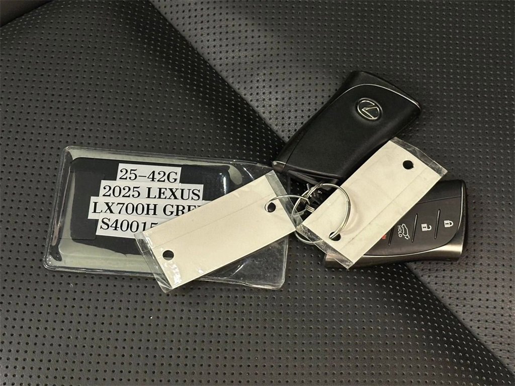Used 2025 Lexus LX 700h F Sport image 37