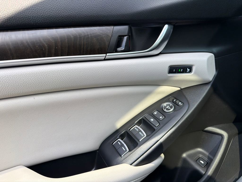 Used 2020 Honda Accord EX-L image 32