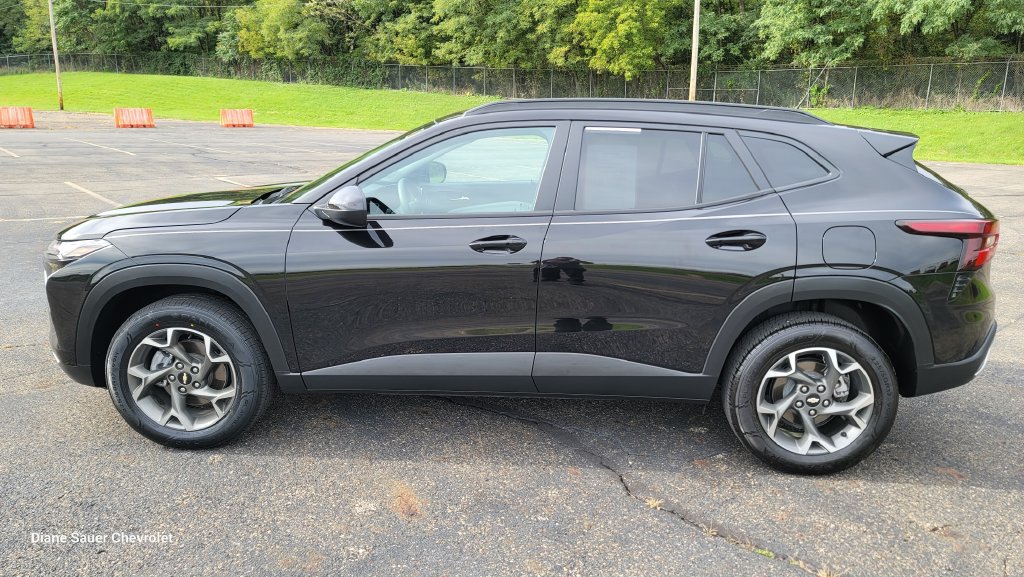 Used 2026 Chevrolet Trax LT FWD image 7