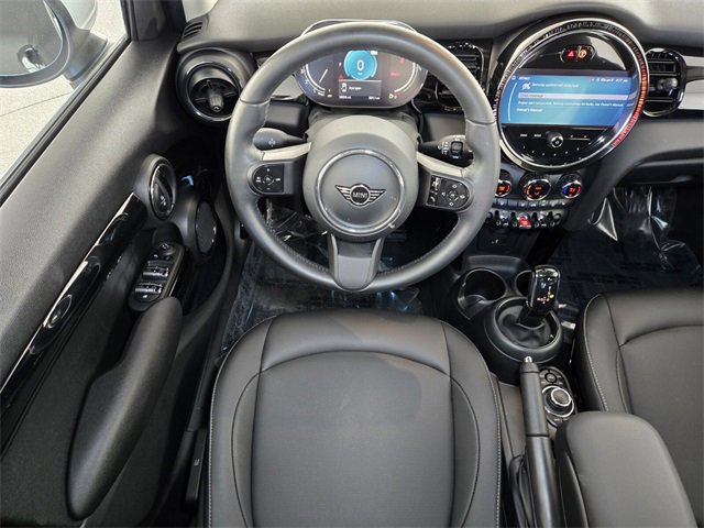 Used 2023 MINI Cooper 4-Door Hardtop image 12