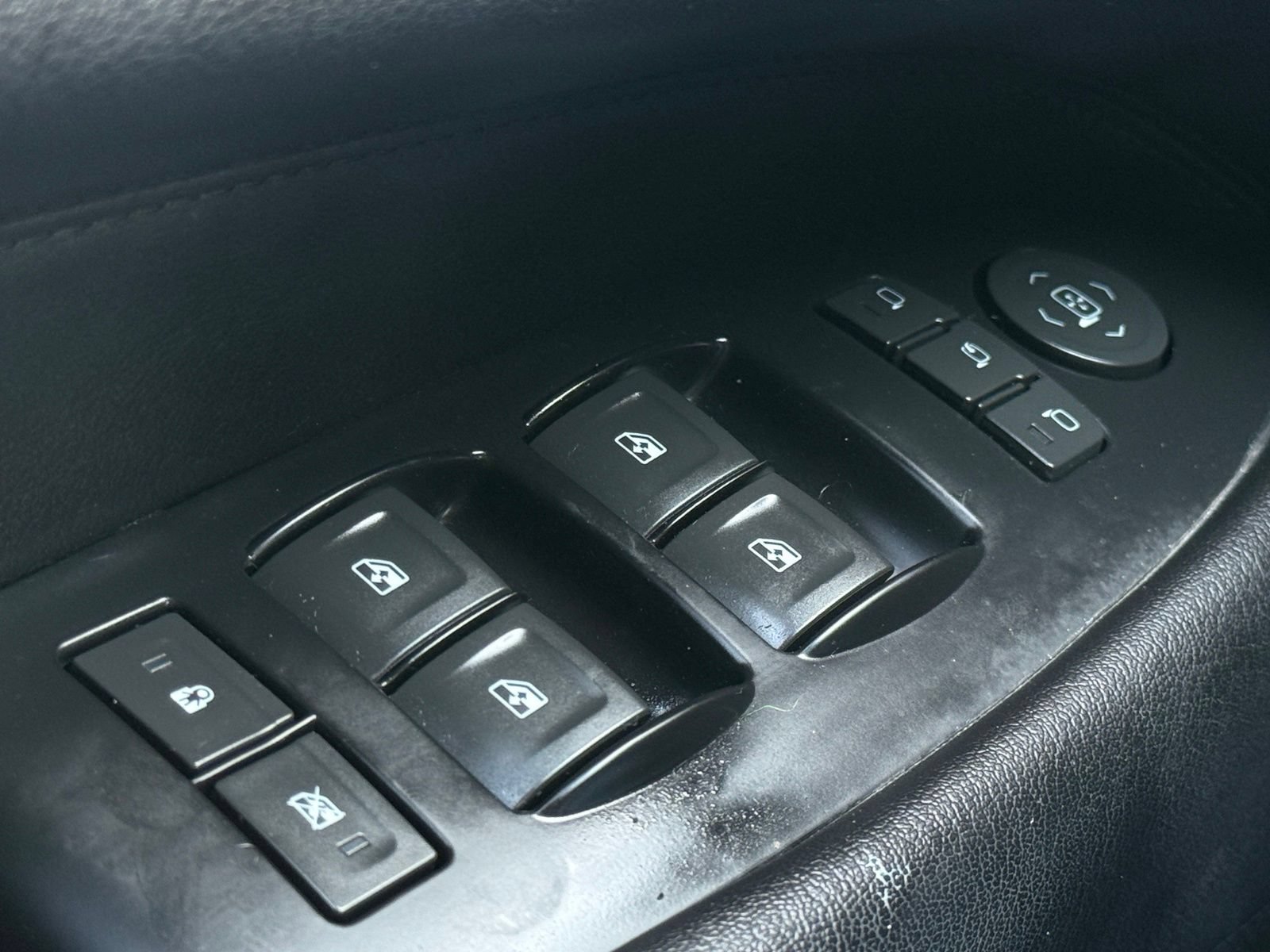 Used 2018 Cadillac Escalade Premium Luxury RWD image 32