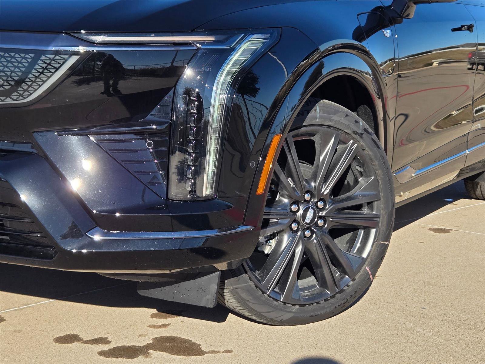 New 2026 Cadillac Optiq Sport 2 w/ LPO, Floor Liner Package AWD/4WD image 7