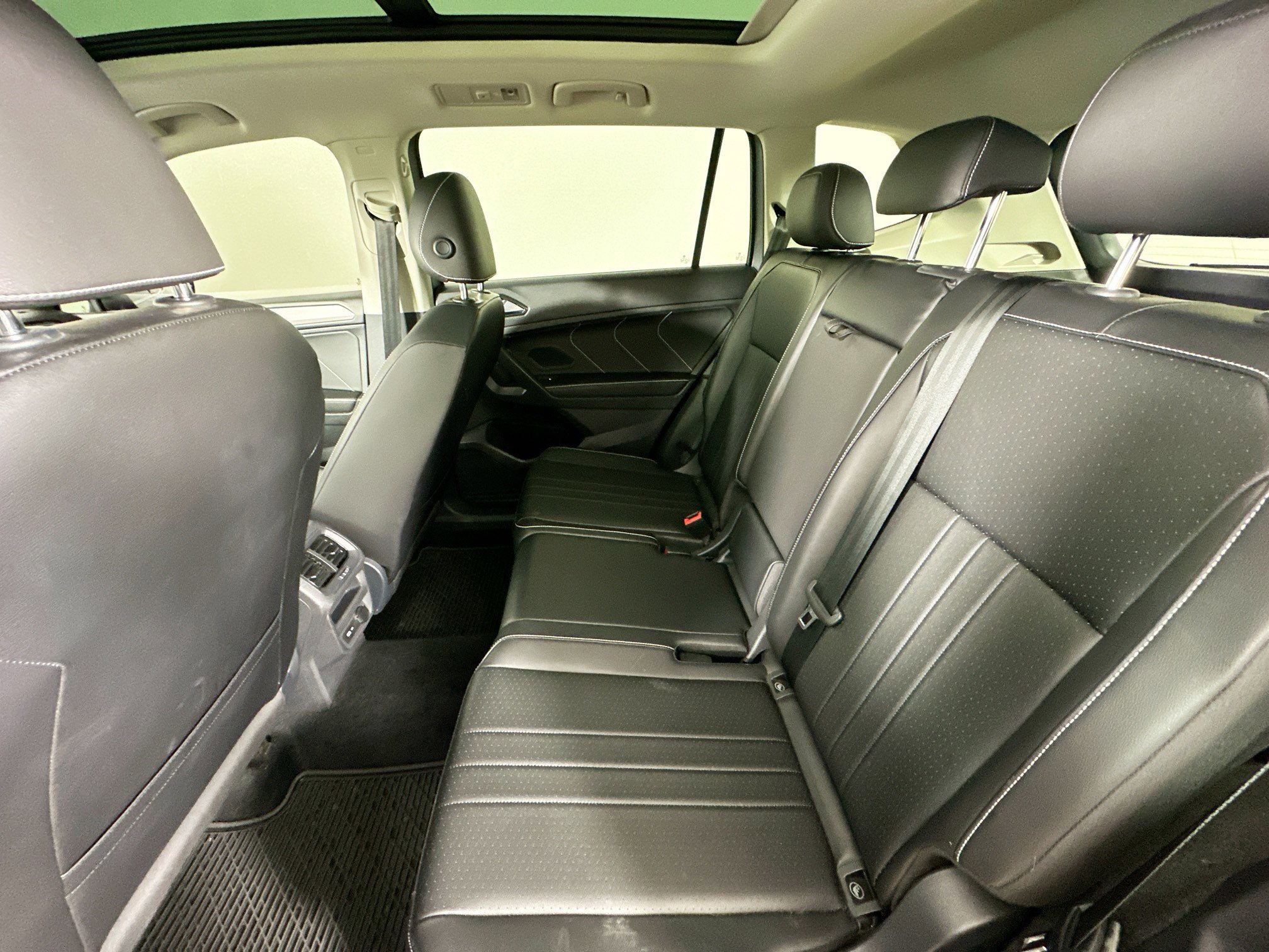 Used 2022 Volkswagen Tiguan SE AWD/4WD image 35
