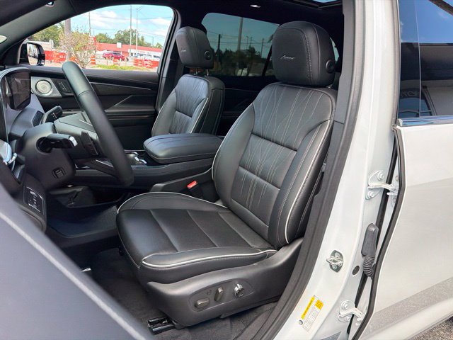 Used 2025 Buick Enclave Avenir FWD image 13