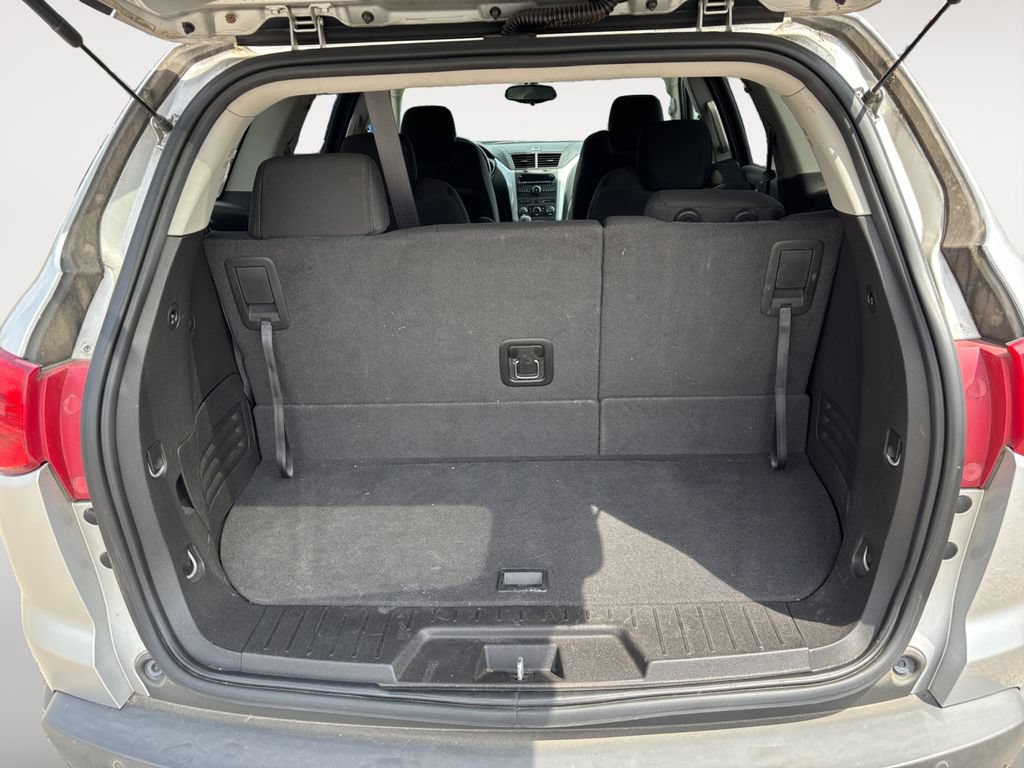 Used 2010 Chevrolet Traverse LT FWD image 5