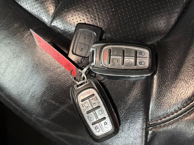 Used 2020 Chrysler Pacifica Touring-L image 41