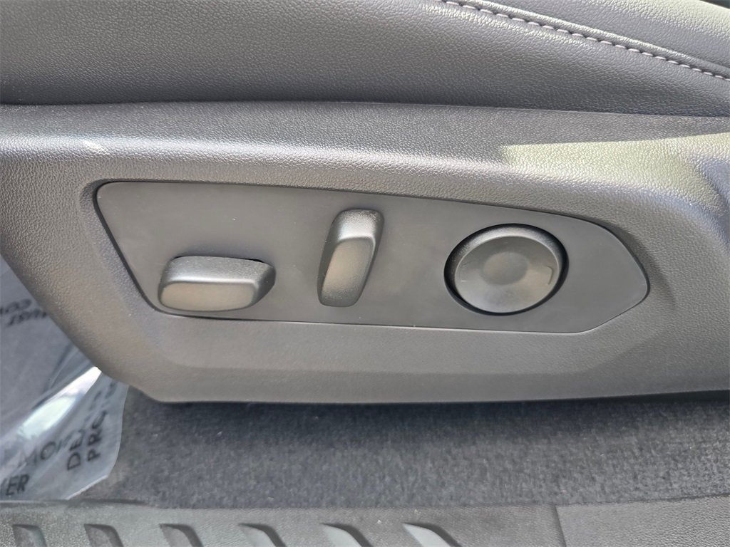 New 2025 Chevrolet Colorado LT w/ LT Convenience Package image 9