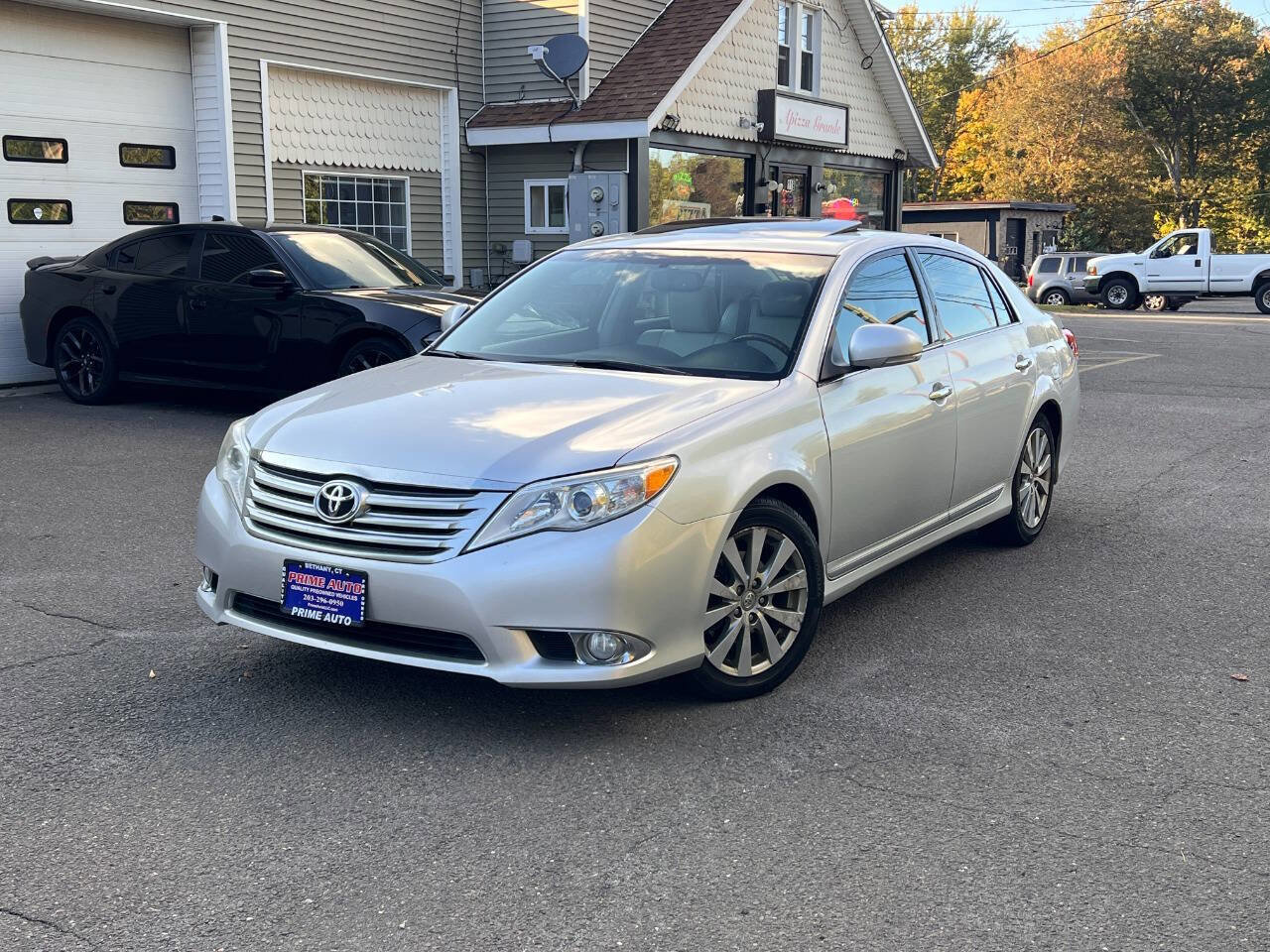 Used 2011 Toyota Avalon Limited image 1