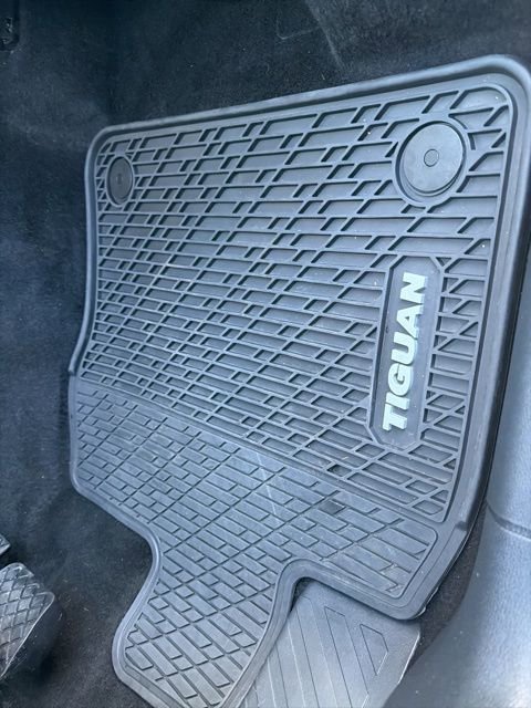 Certified 2023 Volkswagen Tiguan SE image 19