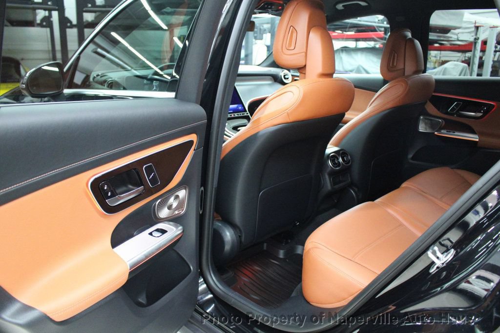 Used 2025 Mercedes-Benz GLC 300 4MATIC image 24