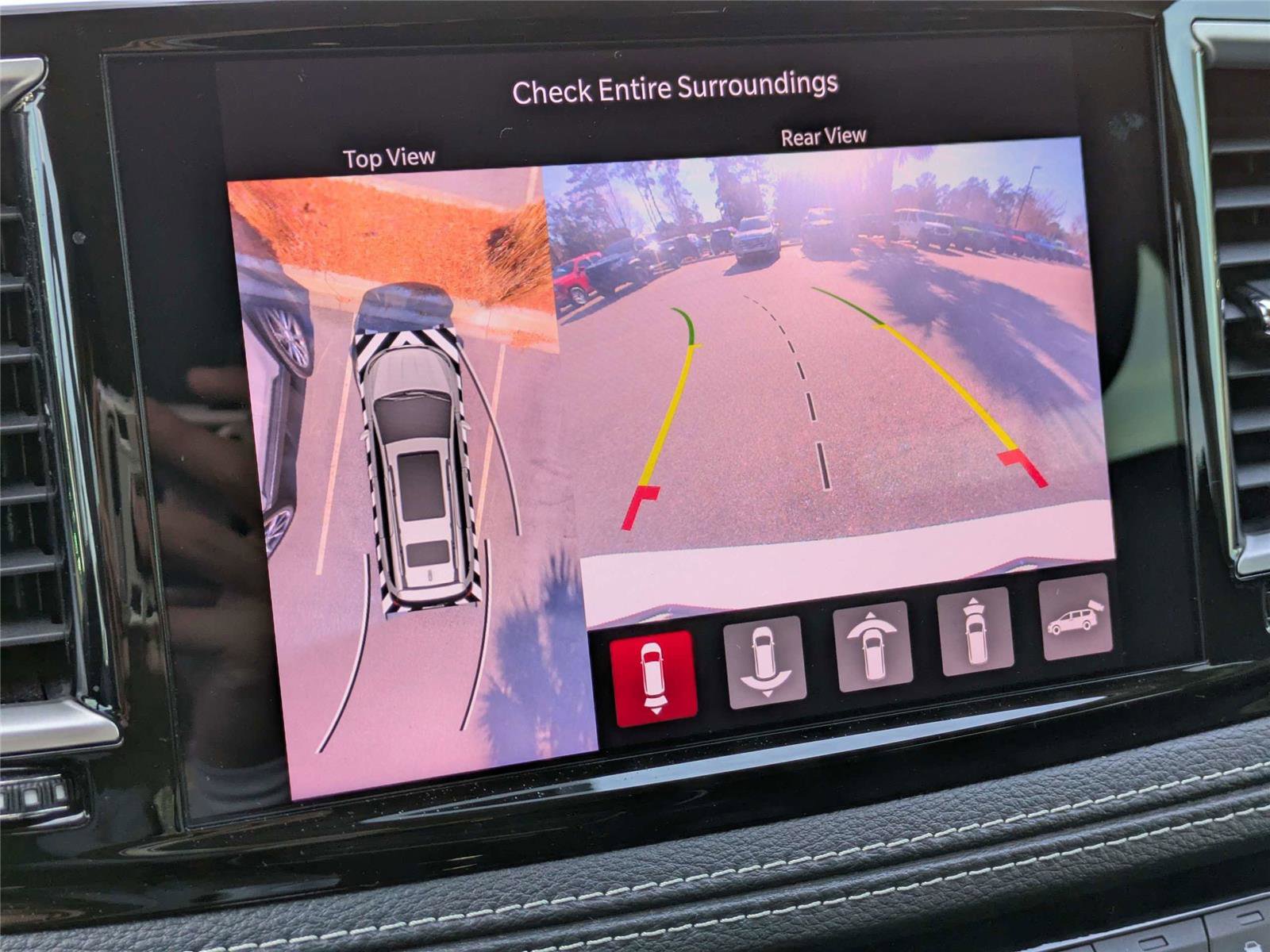 Used 2024 Chrysler Pacifica Touring-L image 24