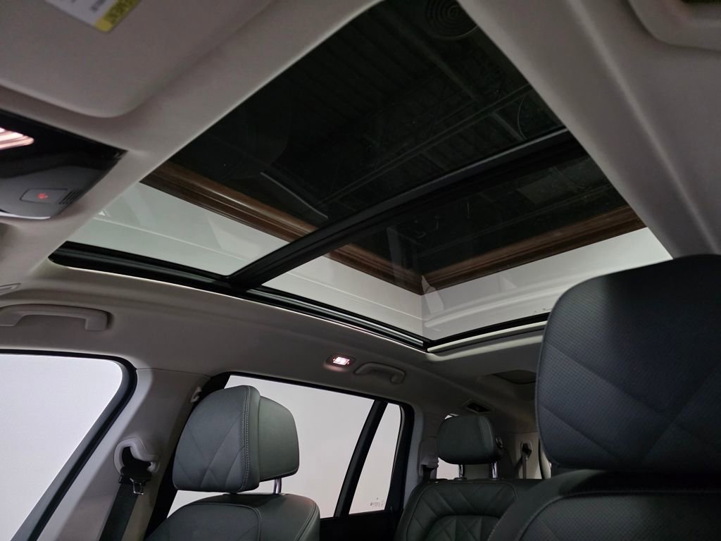 Used 2025 BMW X7 xDrive40i w/ Premium Package image 32