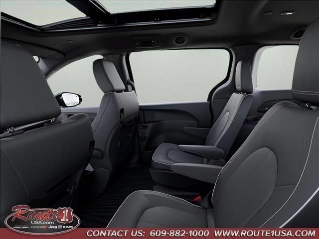 New 2027 Chrysler Pacifica Limited AWD/4WD image 24
