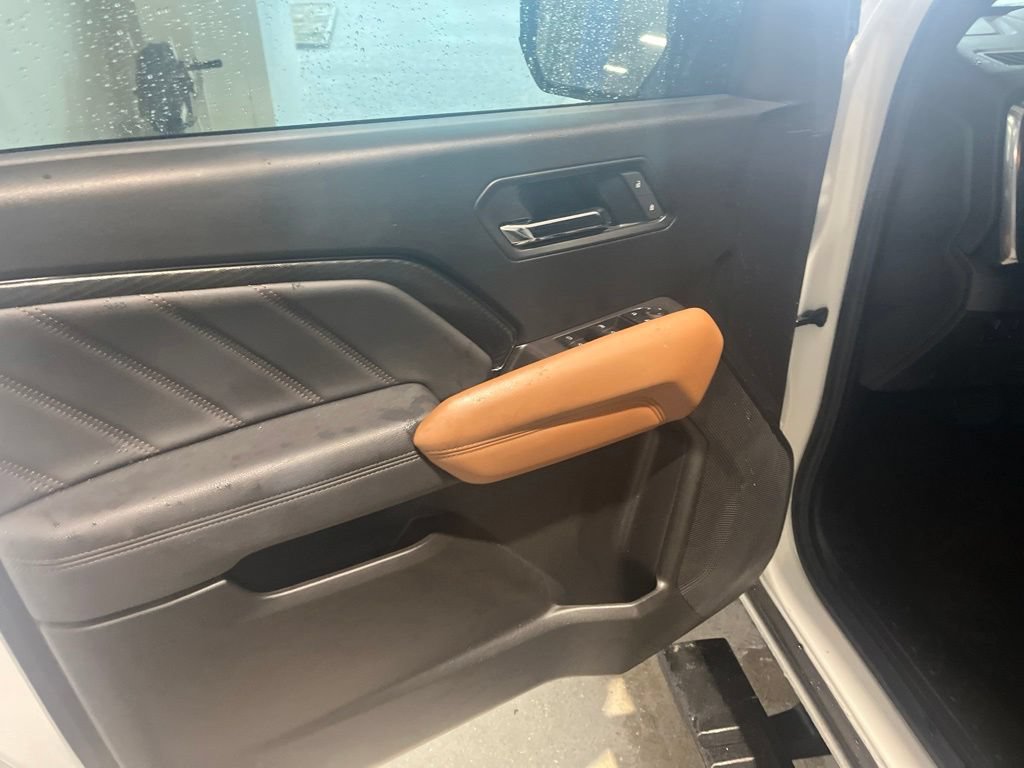 Certified 2025 GMC Canyon AT4 AWD/4WD image 9